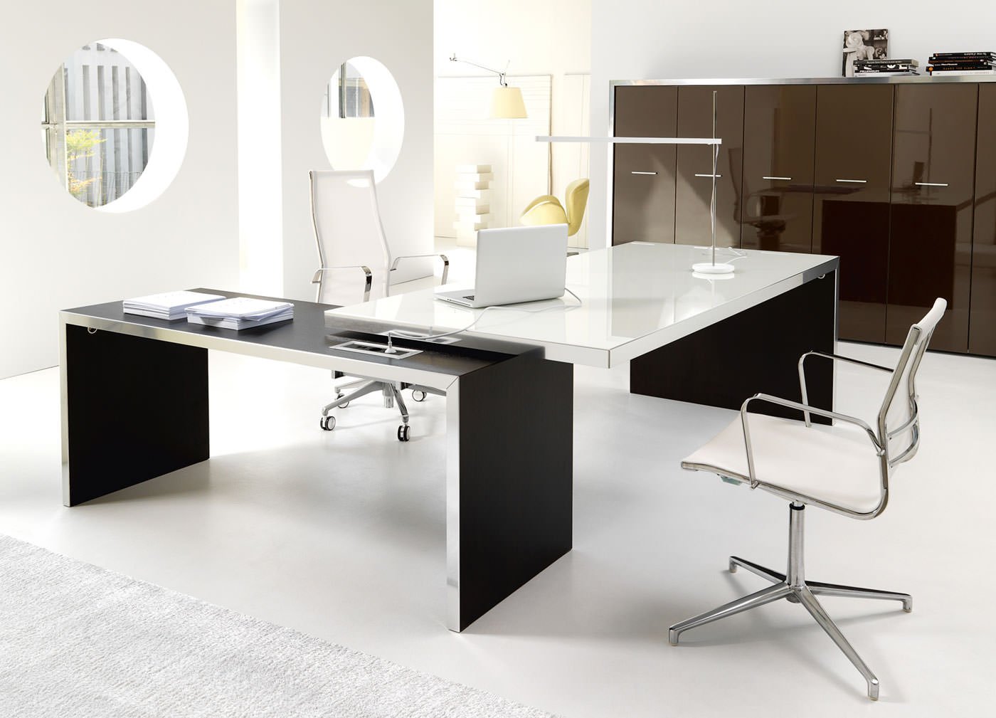 Дизайнерский стол в кабинет
